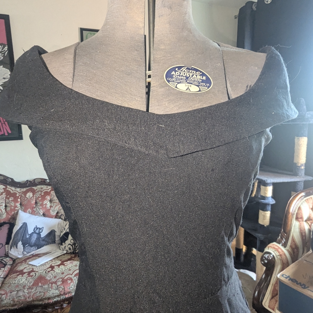 MUXXN 1950s Vintage Style Elegant Black Off-Shoulder Dress Gothabilly - Picture 2 of 8